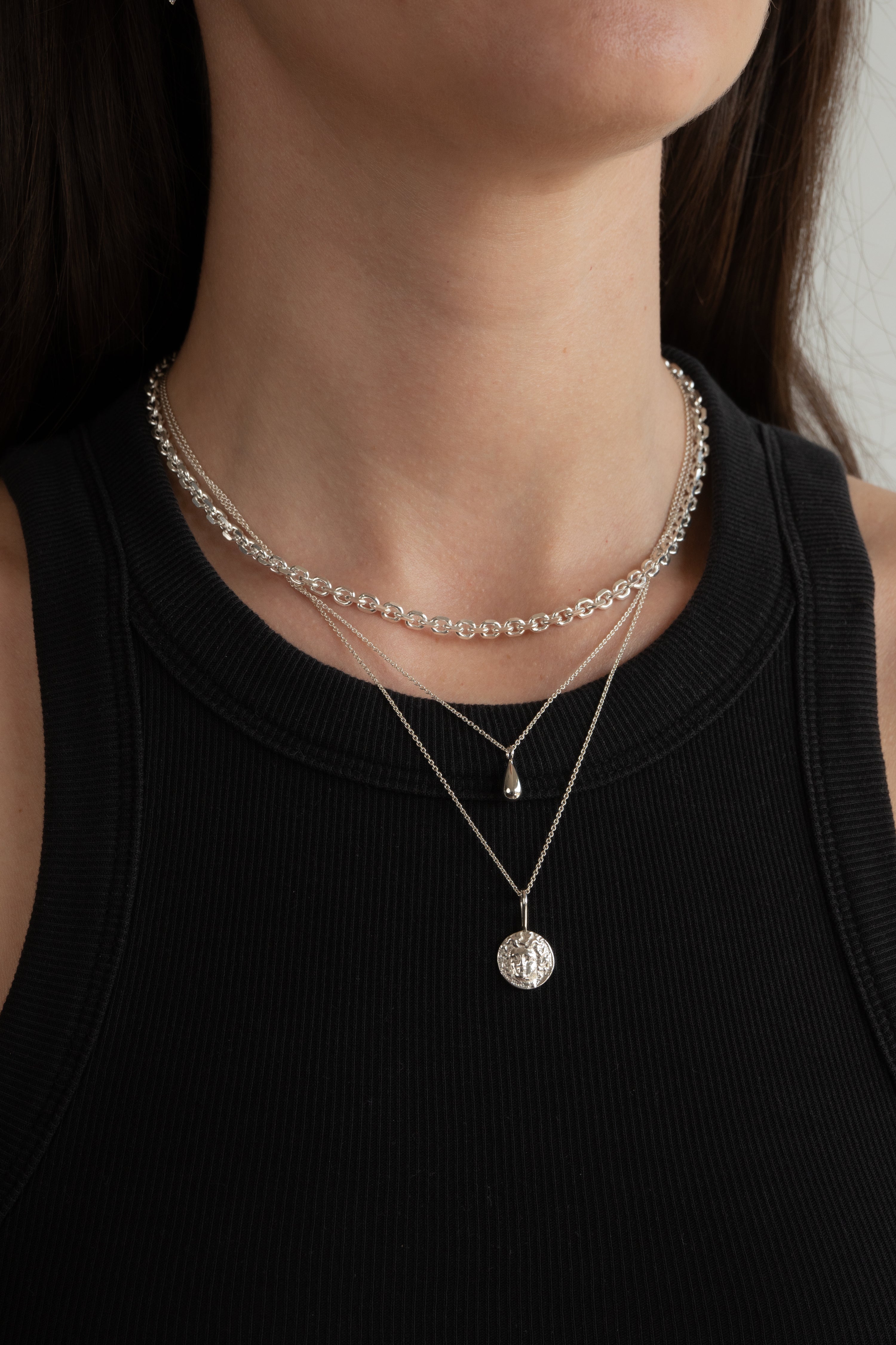 colgante charm medusa plata