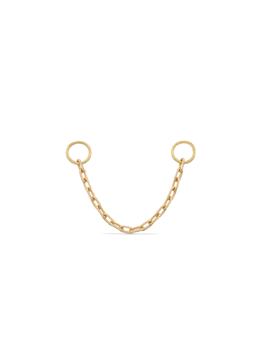 Conector de cadena simple en oro amarillo de 14k para piercings, con un largo de 3 cm y argollas de 1.4 mm de diámetro sobre fondo blanco.