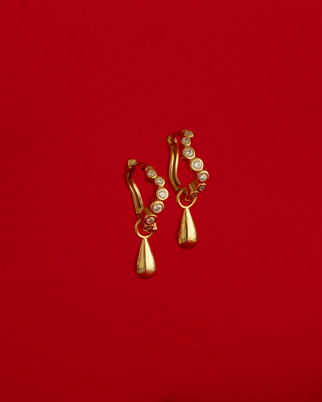 colgante bañado en oro para aros mujer