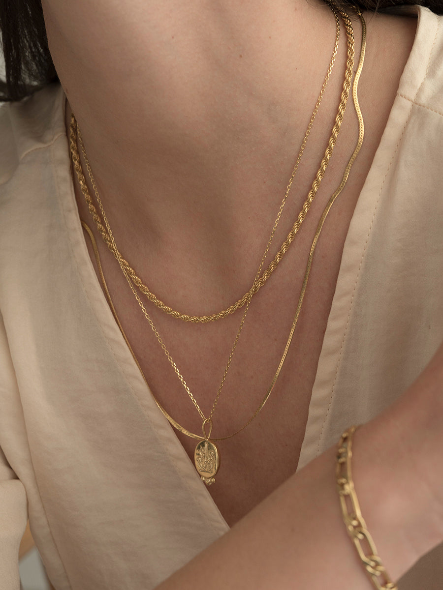 collar delgado plano bañado en oro