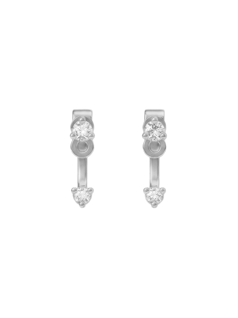 Aros Hera en plata 925 con diseño de ear jacket (aro con accesorio que cuelga tras el lóbulo) y piedras circones brillantes sobre fondo blanco.