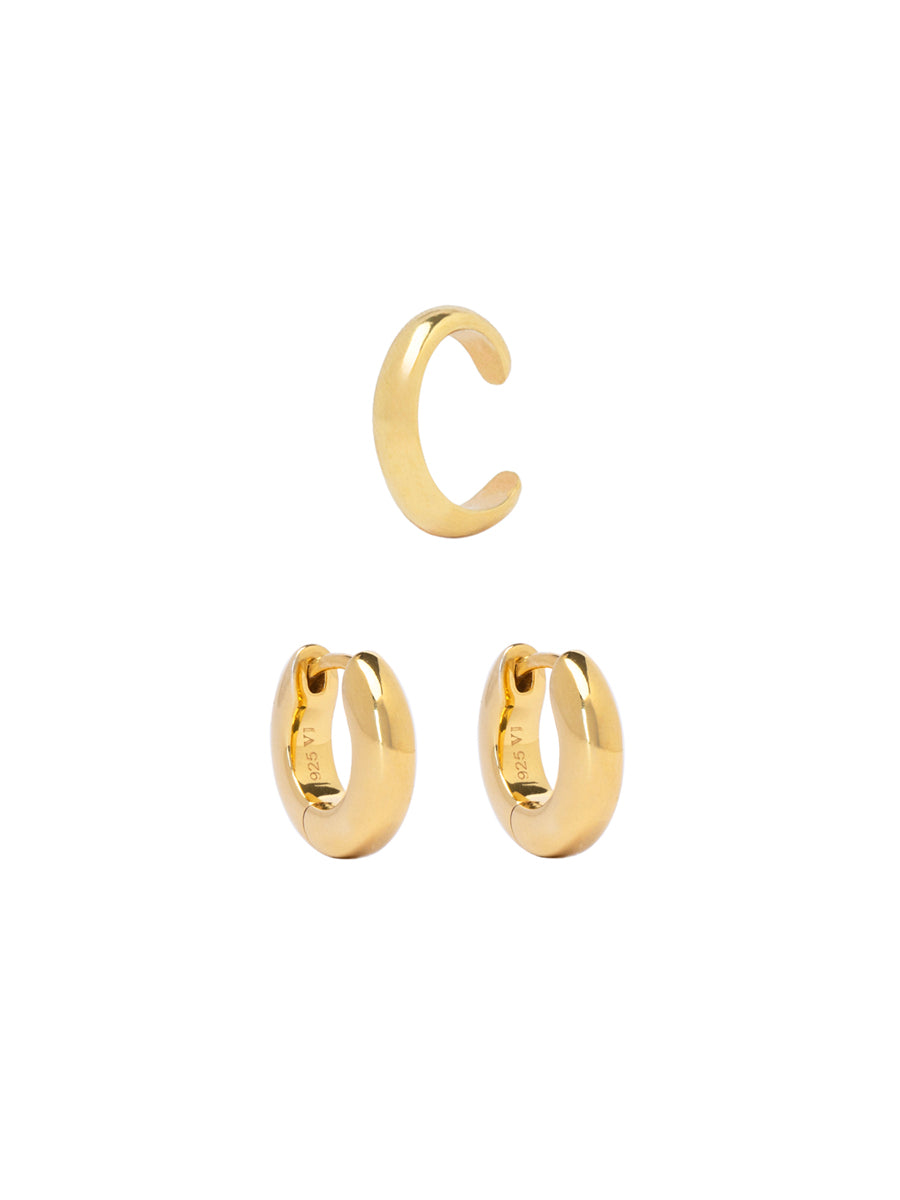 Set Bold enchapado en oro que incluye un ear cuff liso (aro para el cartílago sin perforación) y un par de argollas de diseño grueso.