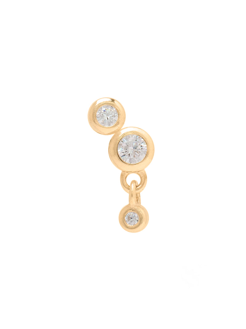 Piercing Hydra de oro enchapado hecho a mano con tres circones blancos, mecanismo de rosca interna y vástago plano de 7 mm sobre fondo blanco.