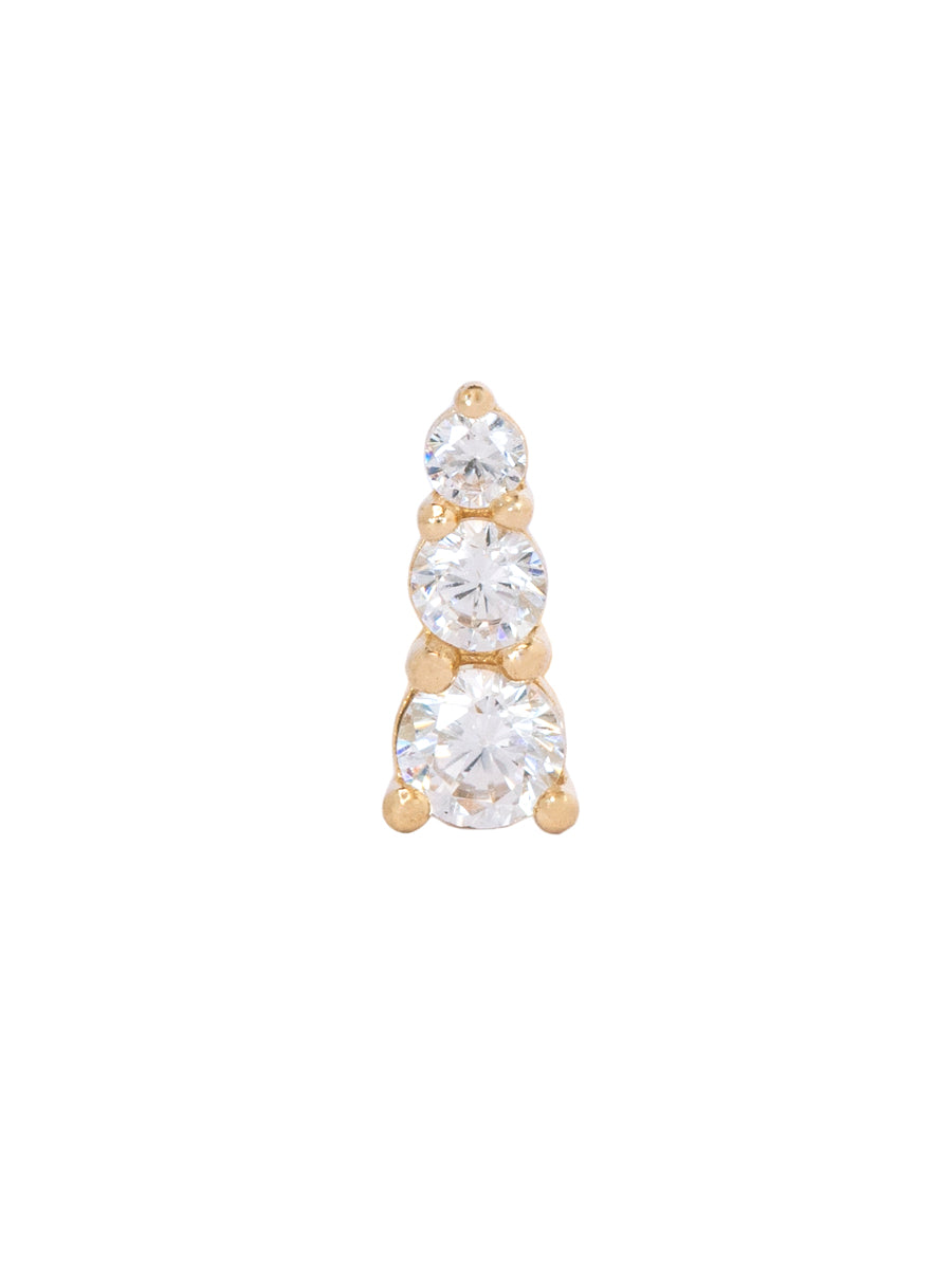 Piercing Rio de oro amarillo sólido de 14k con tres circones blancos corte diamante escalonados en tamaño, sobre fondo blanco.