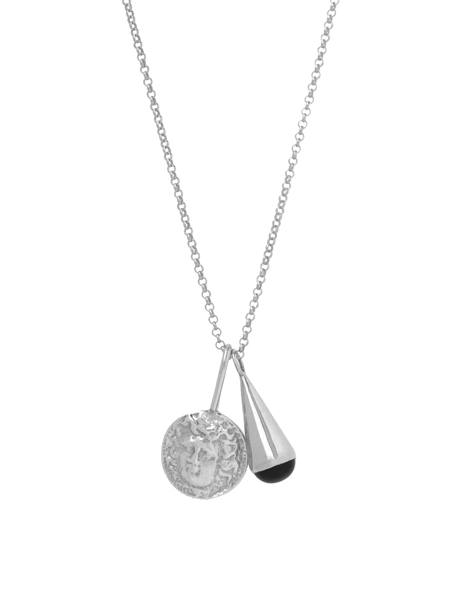 Set 001 de plata 925 con collar Mini Orb de 40 cm y dos colgantes removibles: Frank de onix negro natural y medallón Medusa sobre fondo blanco.